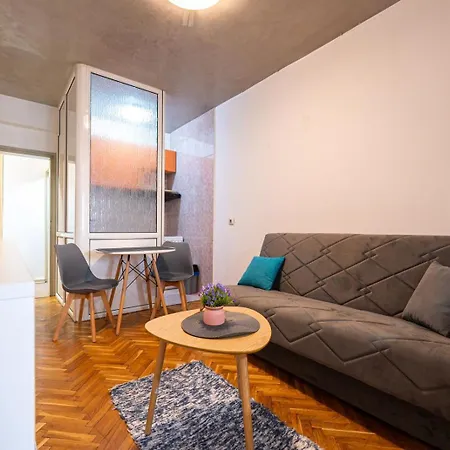 Appartamento Ar Living And
