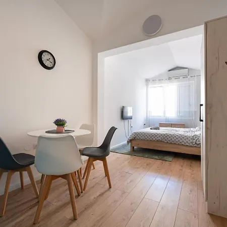 Ar Living And شقة بودغوريتْسا