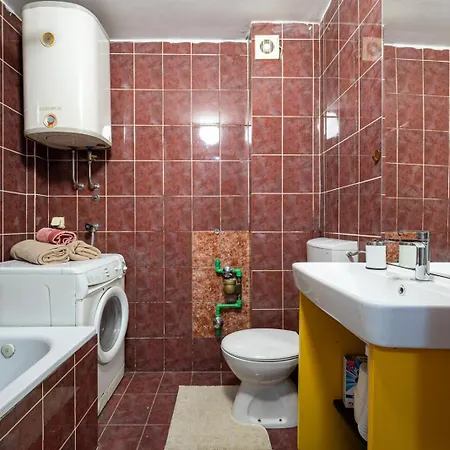Ar Living And * بودغوريتْسا